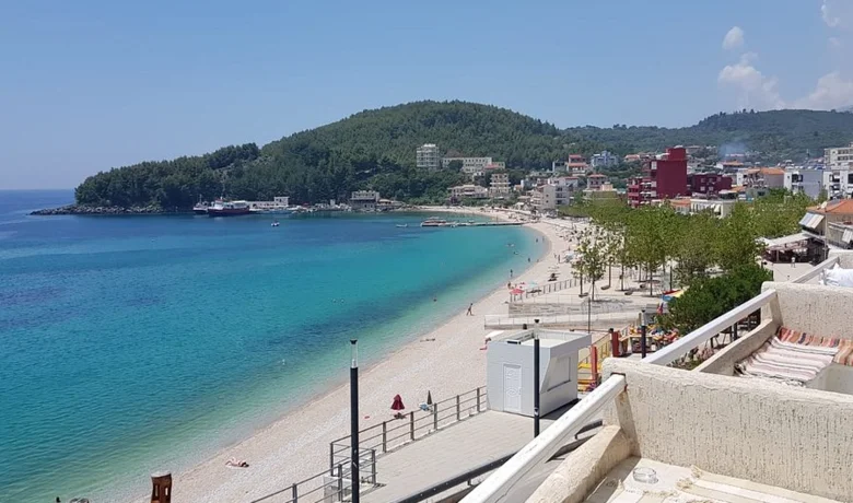 where to stay in Himare